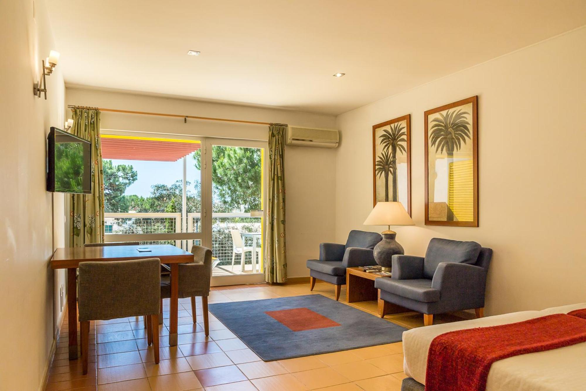 Studio Apartment with Pool View,1588032960:JPEG